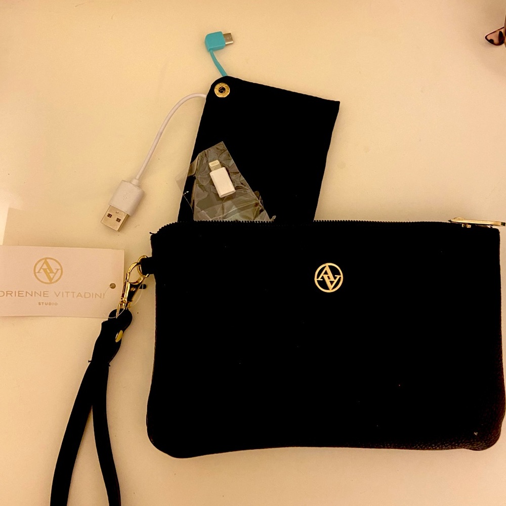 Wristlet / clutch with chargers!